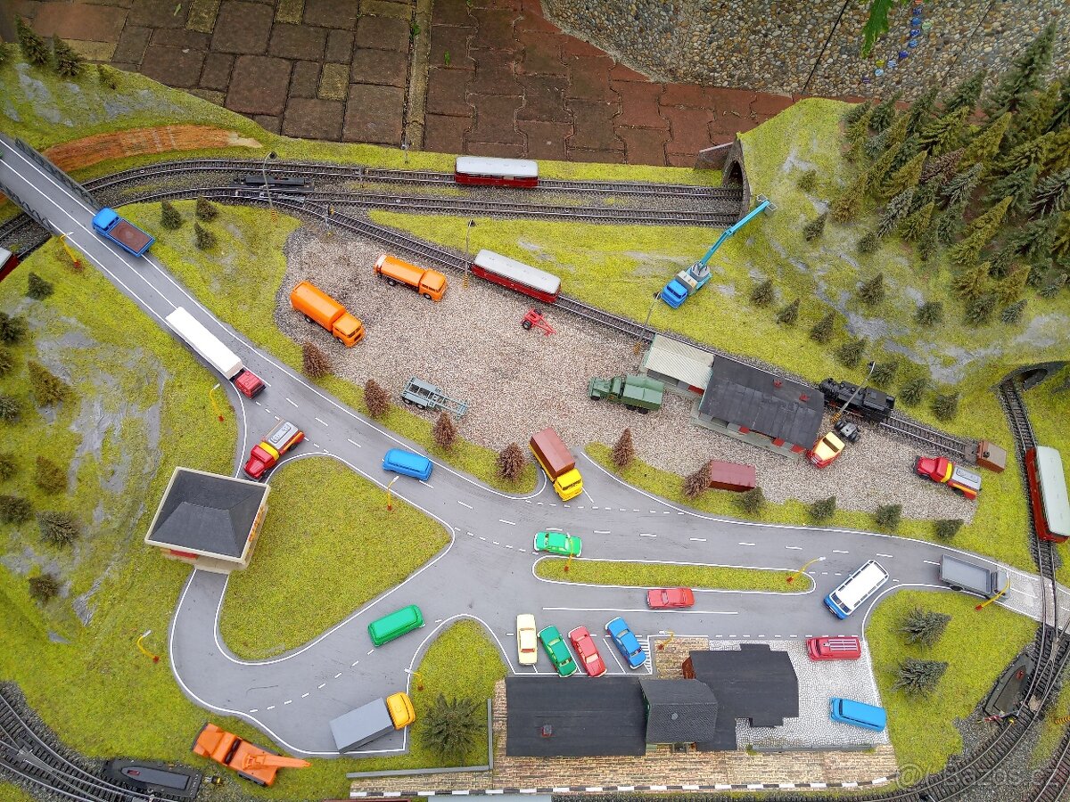 Prodám kolejiště TT plně funkční dva okruhy - 8