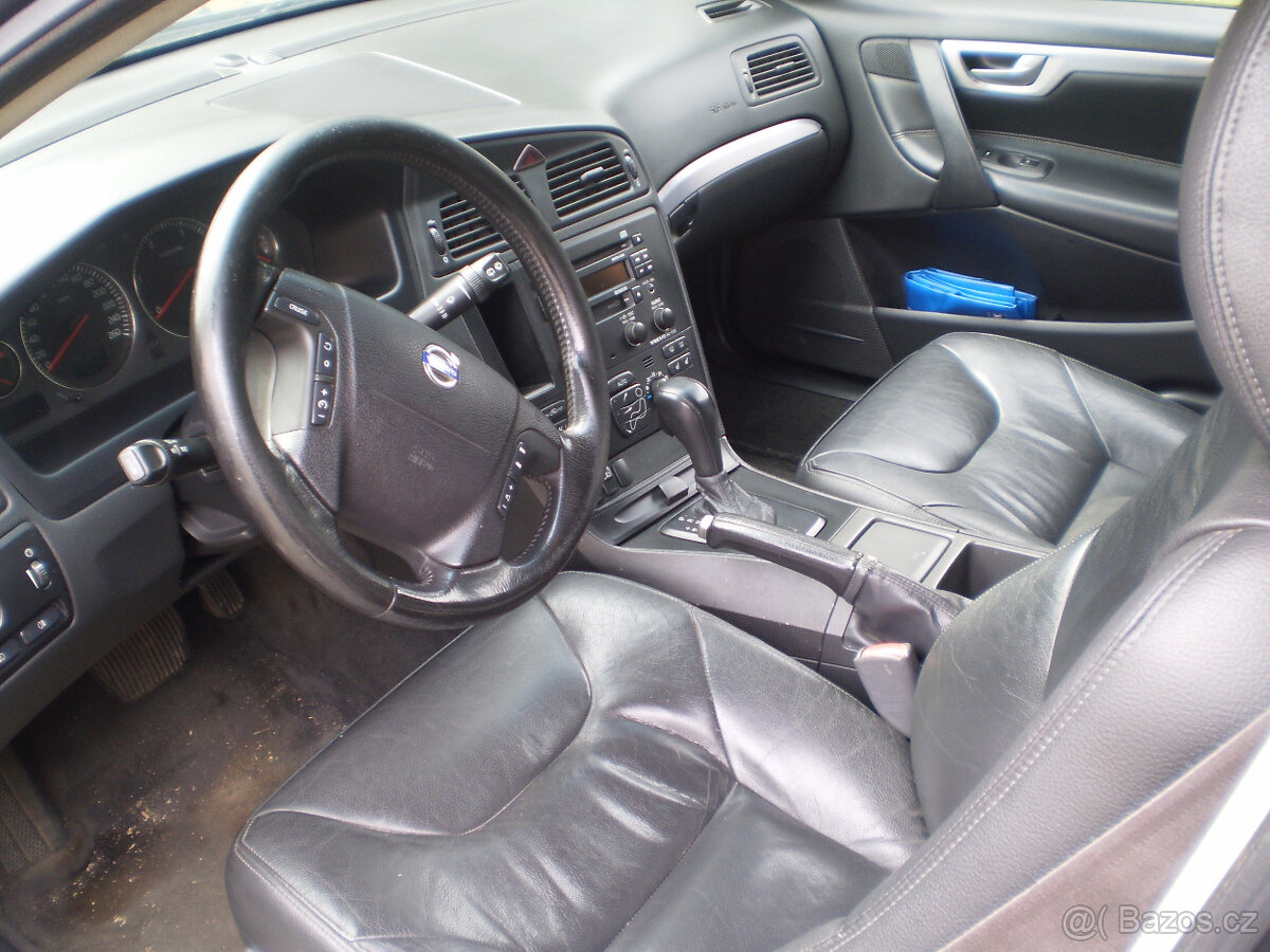 PRODÁM VOLVO V70 D5 AWD 120 kw r.v.2004 T.K.2026 4X4 - 8