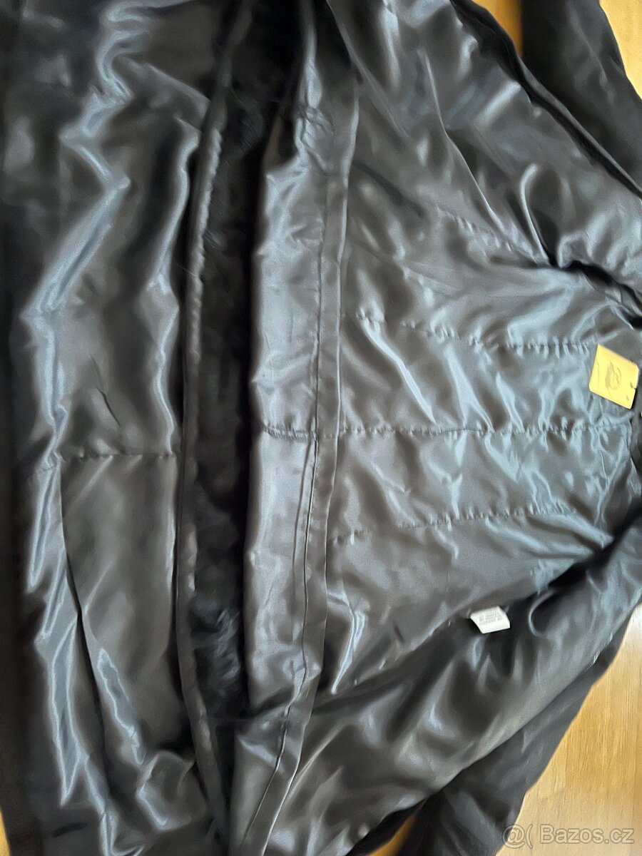 Dámský černý zimní kabát s kapucí - 8