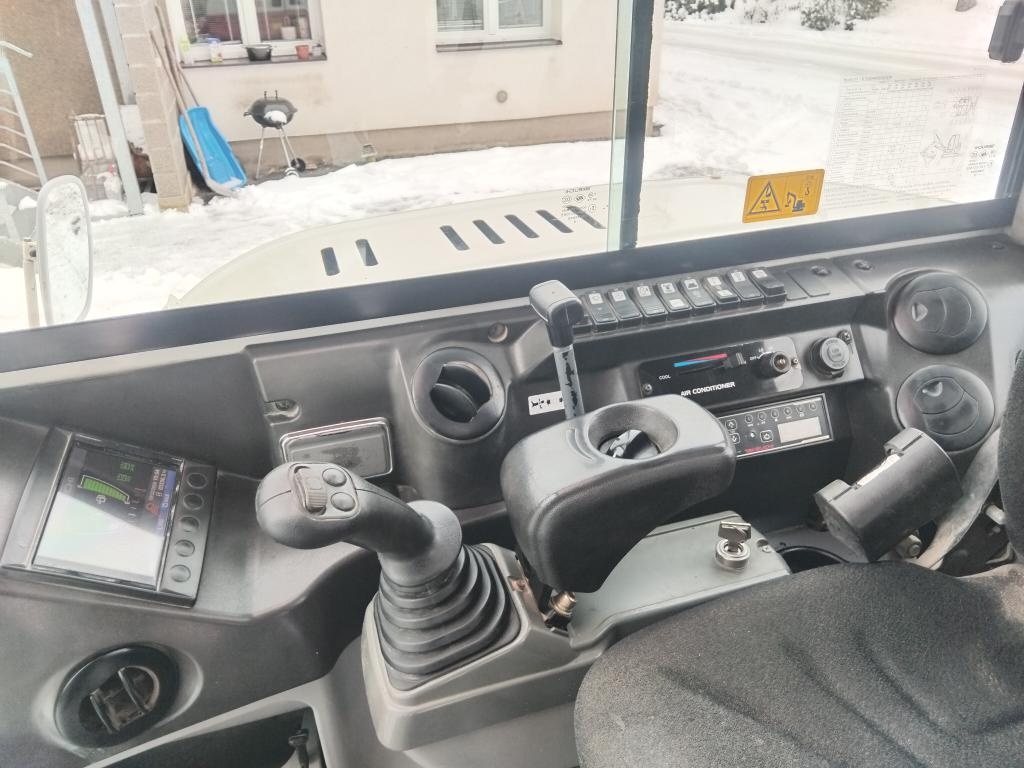 Pásový Bagr Takeuchi T260 - 8