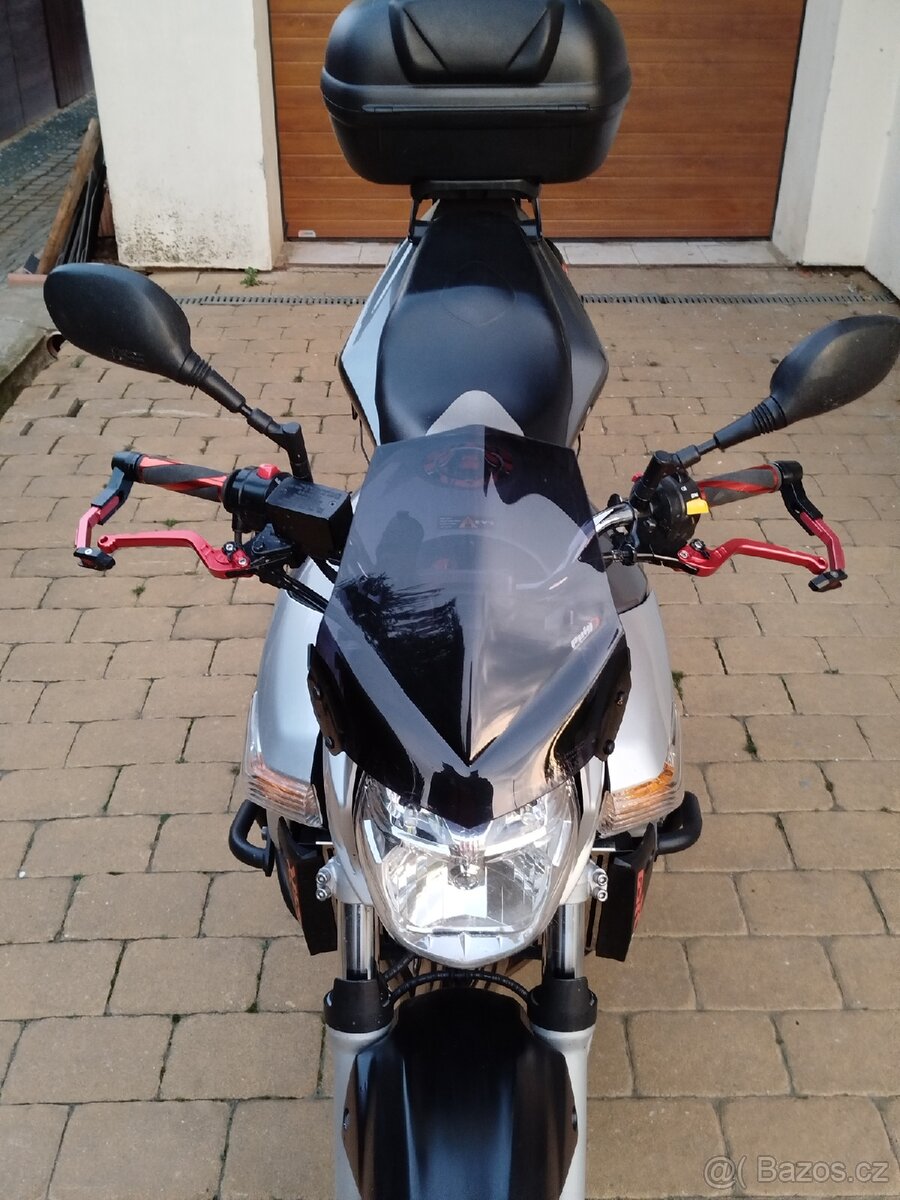 Suzuki GSR 600 - 8