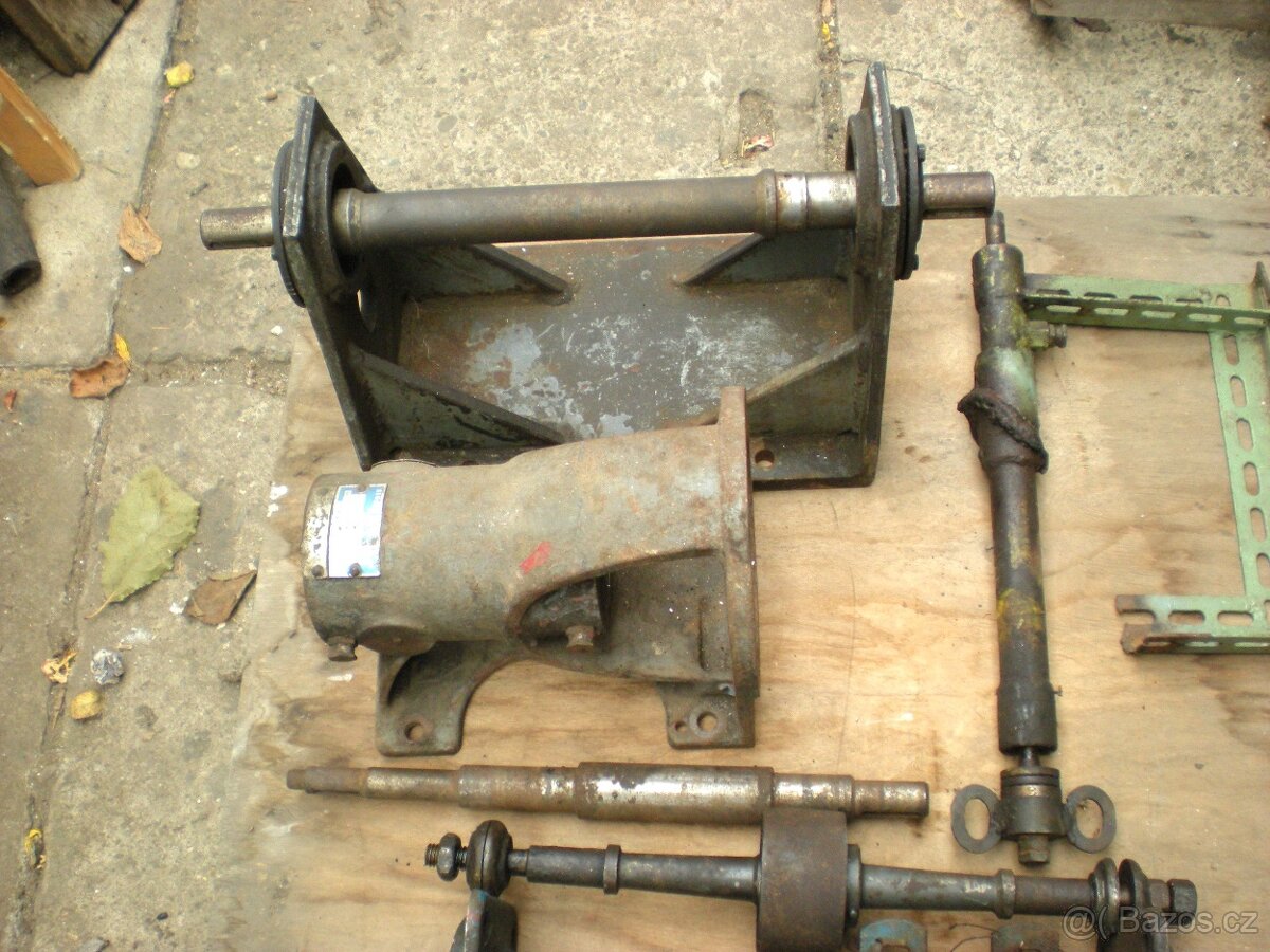 Ložiskové domečky + hřídel na brusku - 8