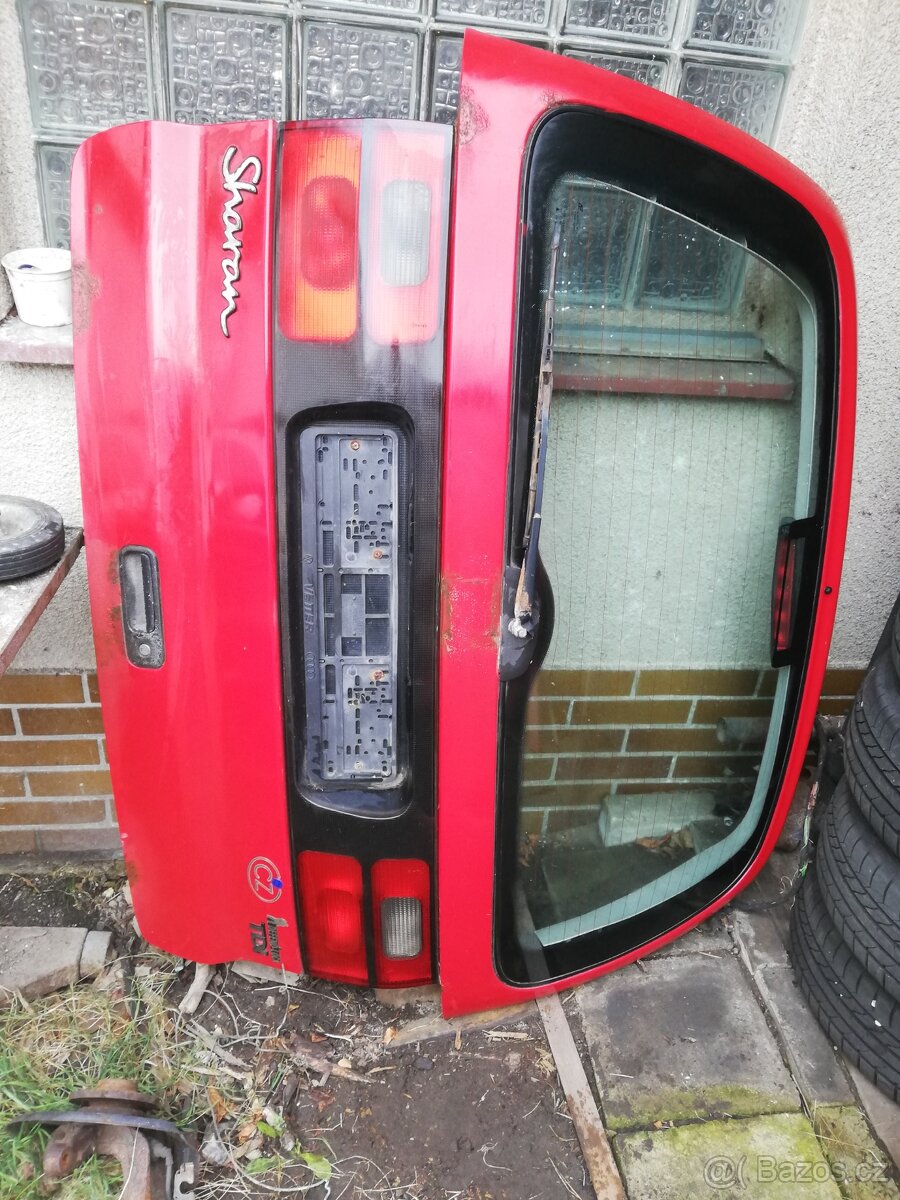 VW Sharan před facelift, zadní dveře červené - 8