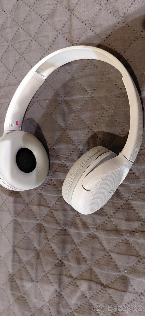 Sluchatka sony a ješté jedny...celkem 1300kč - 8