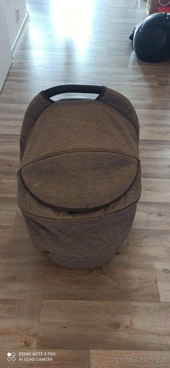 Prodám kočárek (korby, sporťák, autosedačky) zn. Largo - 8