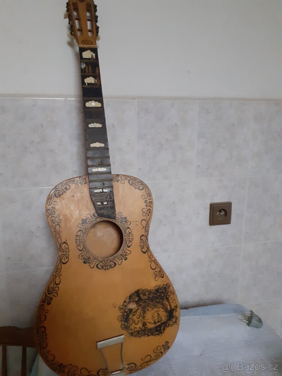 Retro kytara 60 let stará - 8