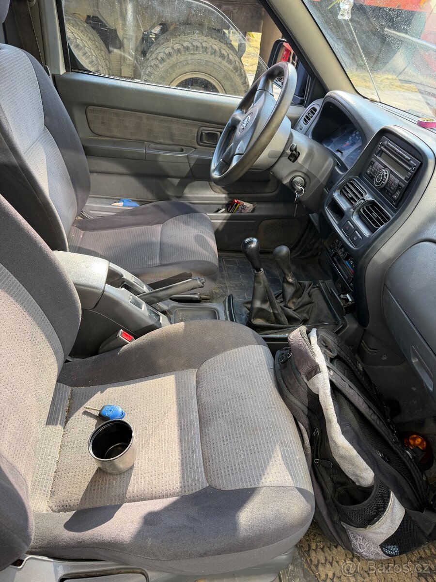 Nissan np300 Navara - 8