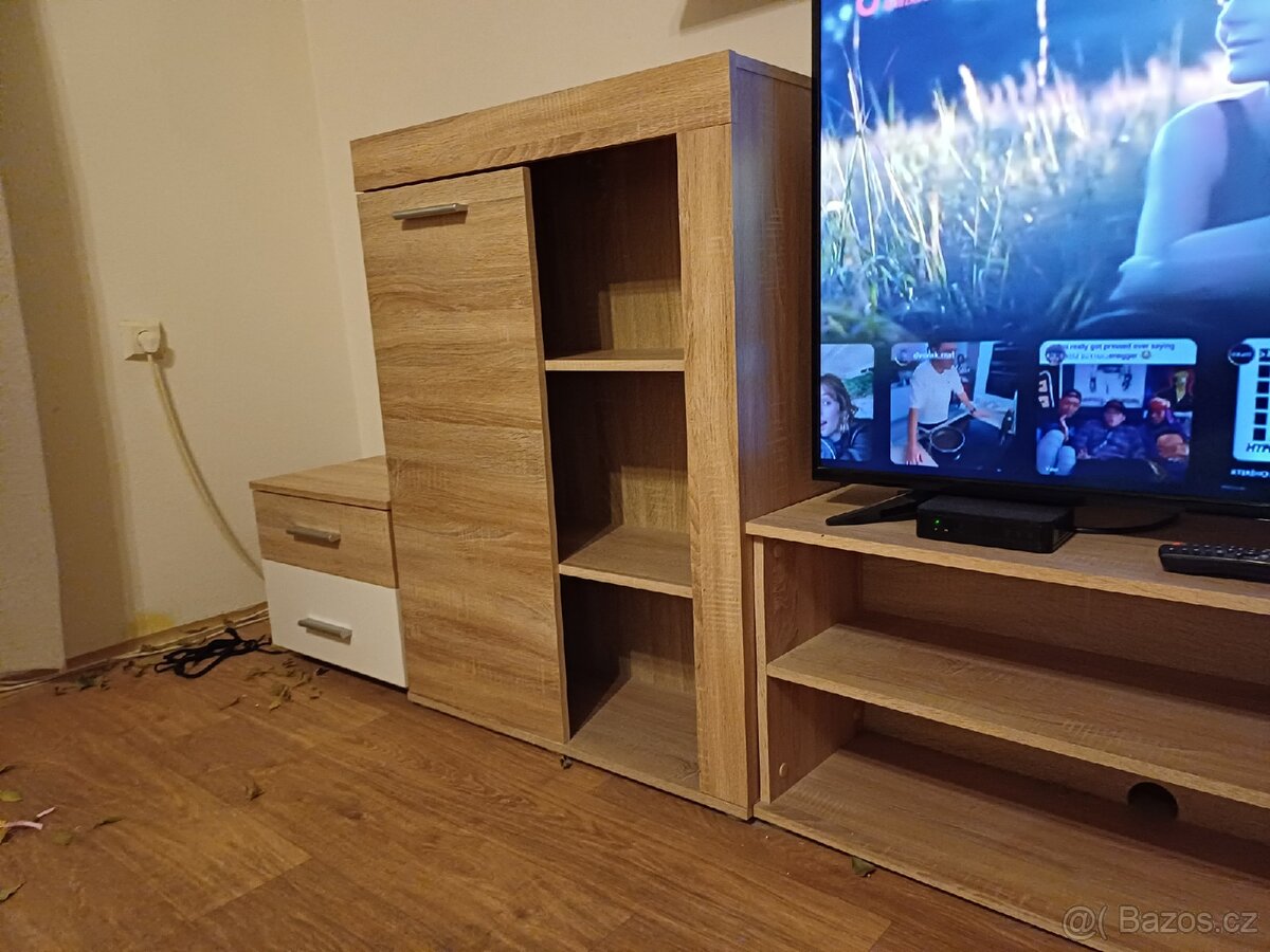 PRODÁM HEZKOU OBÝVACÍ STĚNU LEVANO DUB SONOMA
- 8