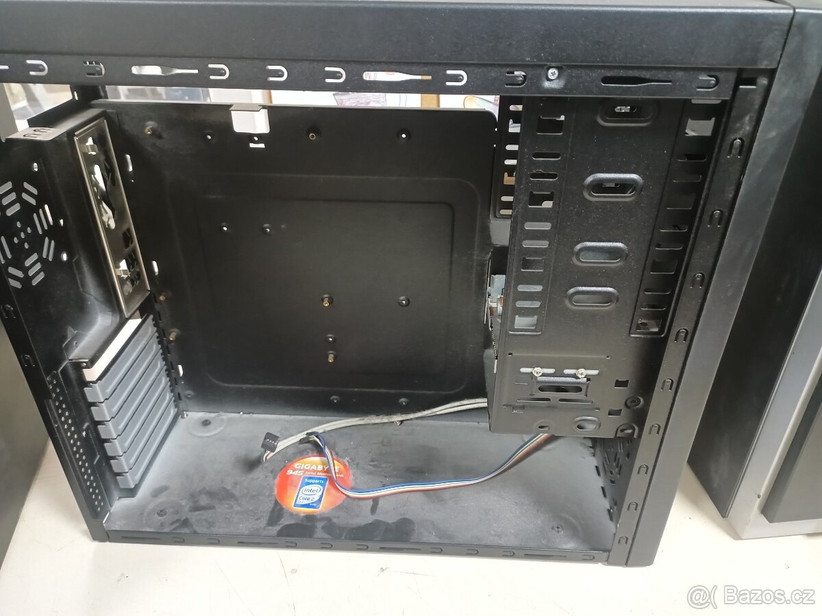 Prodám sadu stolních počítačů dle foto jako celek LEVNĚ - 8