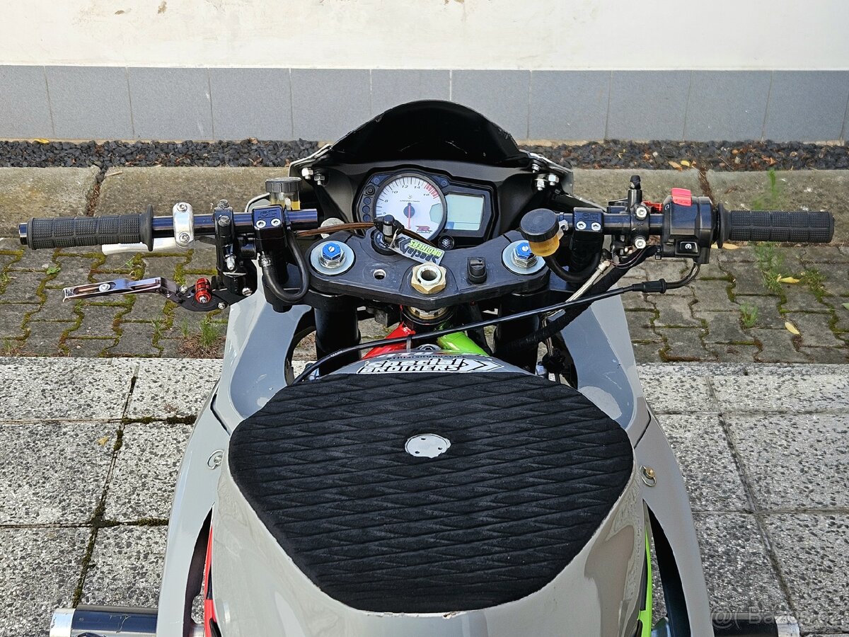 Suzuki GSX-R 750 K7 Stunt - 8
