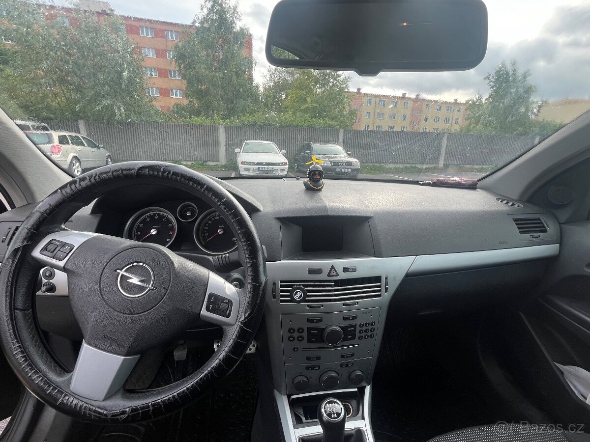 Opel Astra H 1.6 - 8
