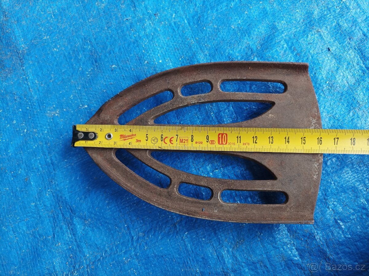 Litinový stojánek pod žehličku II. - 8