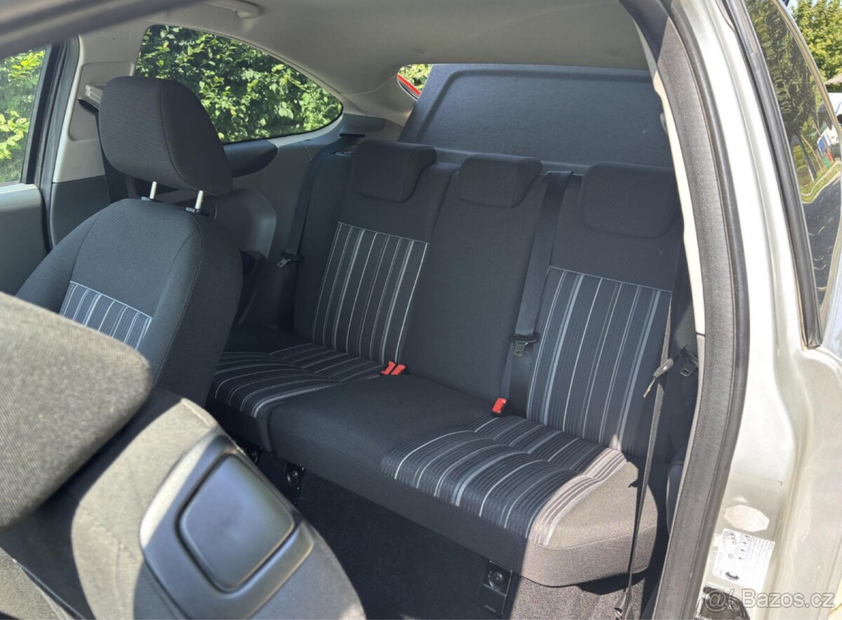 FORD FOCUS 1.6 77 KW AMBIENTE - BENZÍN - 3 DVEŘOVÝ HATCHBACK - 8