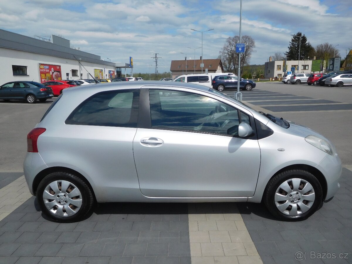 Toyota Yaris 1.0 VVTi Base, 51 kW, Klima - 8