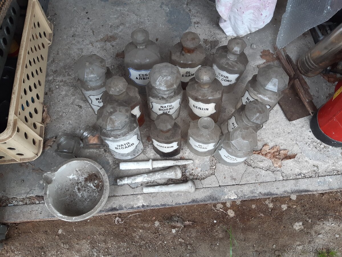 Staré vybavení lékárny - 8
