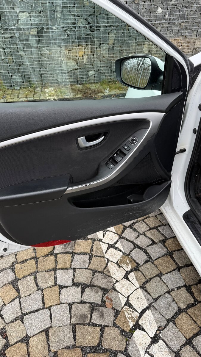 I30 combi 1,6 diesel ČR po servise 2017 - 8