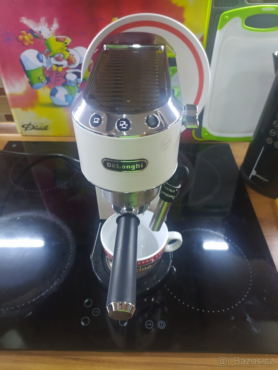 KÁVOVAR DELONGHI DEDICA STYLE EC685.M - 8