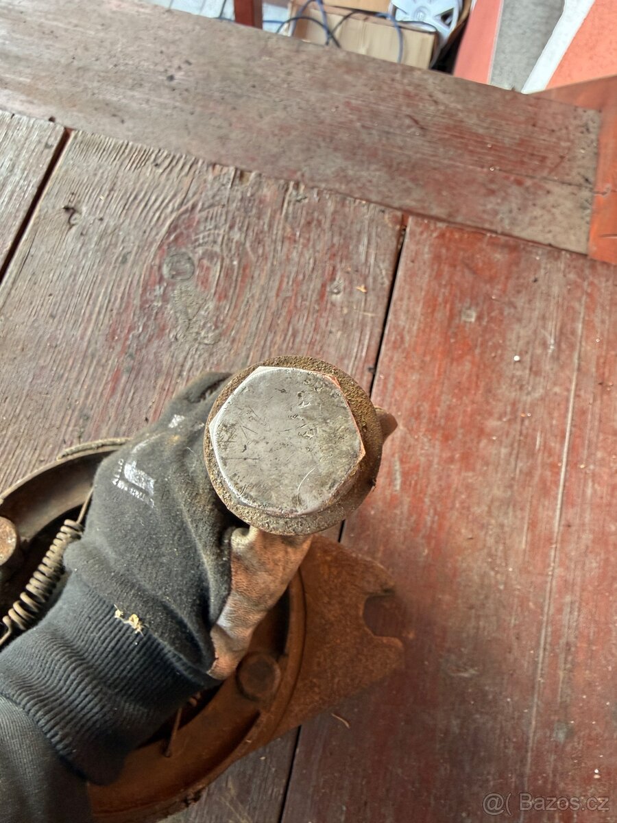 DKW - brzdový štít a osa. - 8