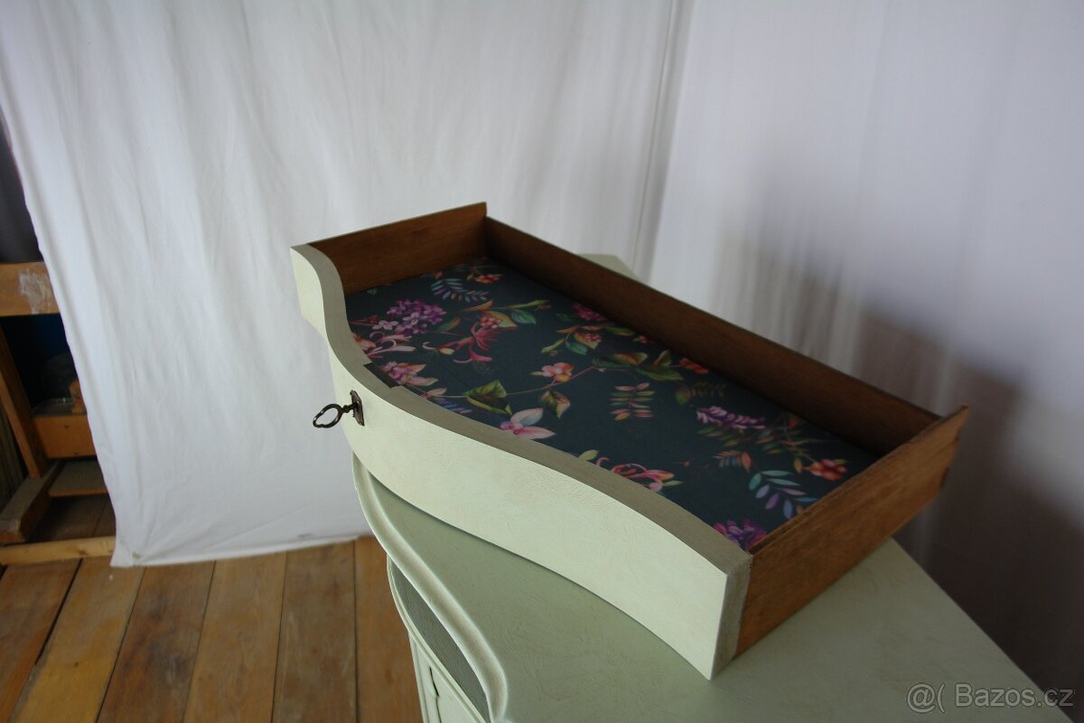 Skříňka - 8