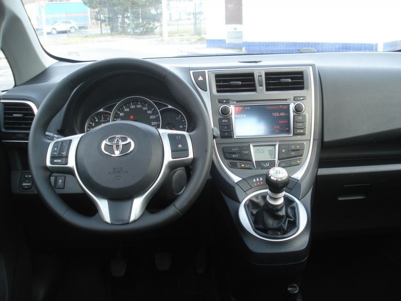 Toyota Verso S 1.4 D-4D PANORAMA - 8
