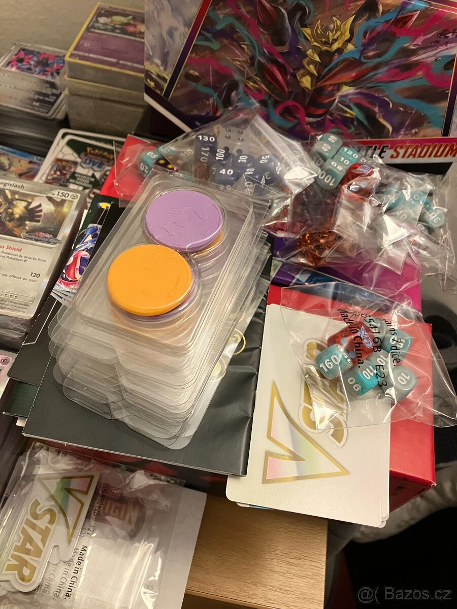 Velká spousta Pokemon karet, boxů, žetonů, krabiček - 8