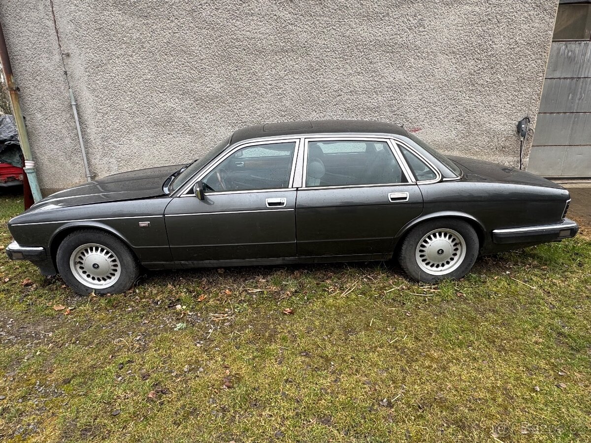 Jaguar XJ 40 - 8