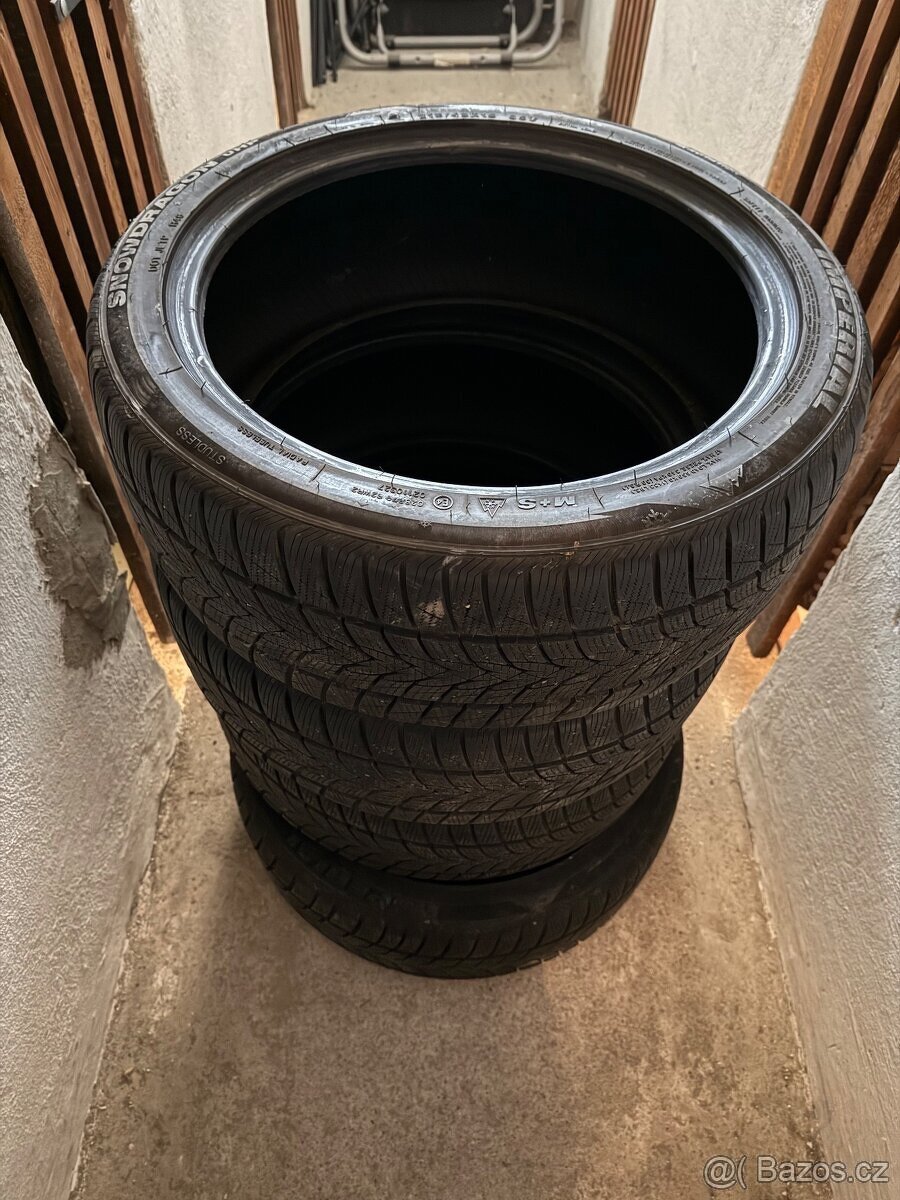 PNEU 215 45 R18 - 8