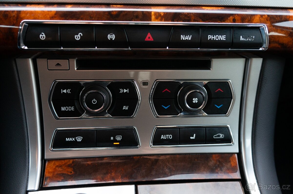 Jaguar XF 2.2D Sportbrake - 8