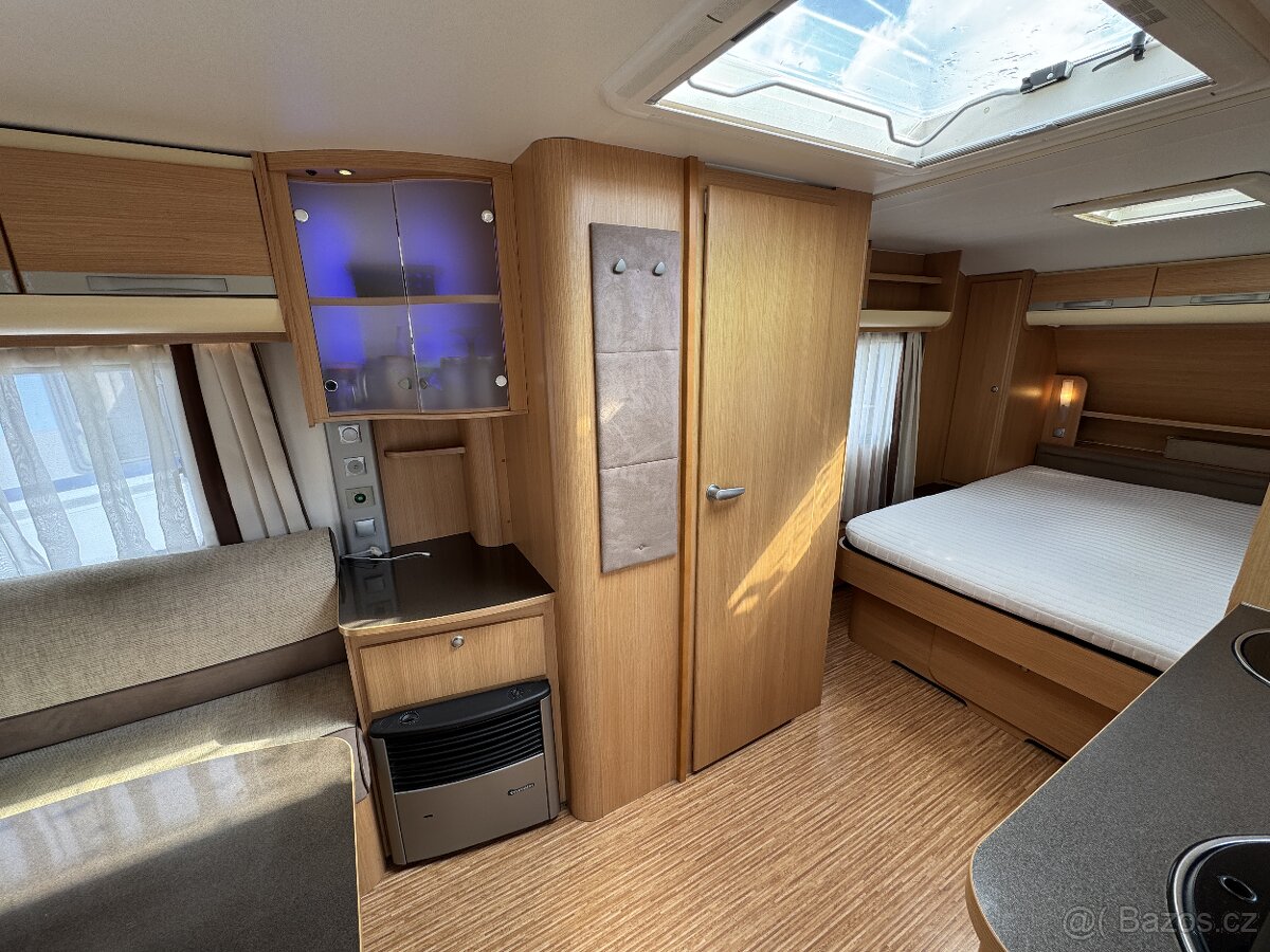 Adria Adora 563 PU ~ Královská postel - 8