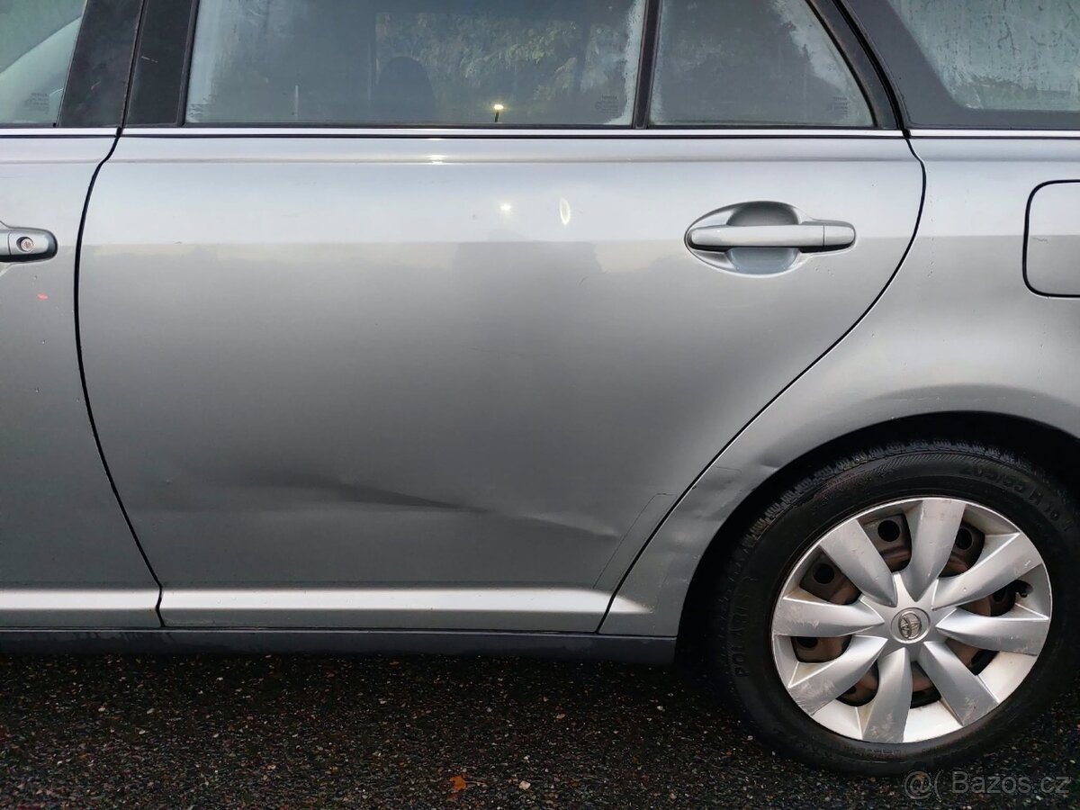 Prodám Toyota Avensis combi - 8