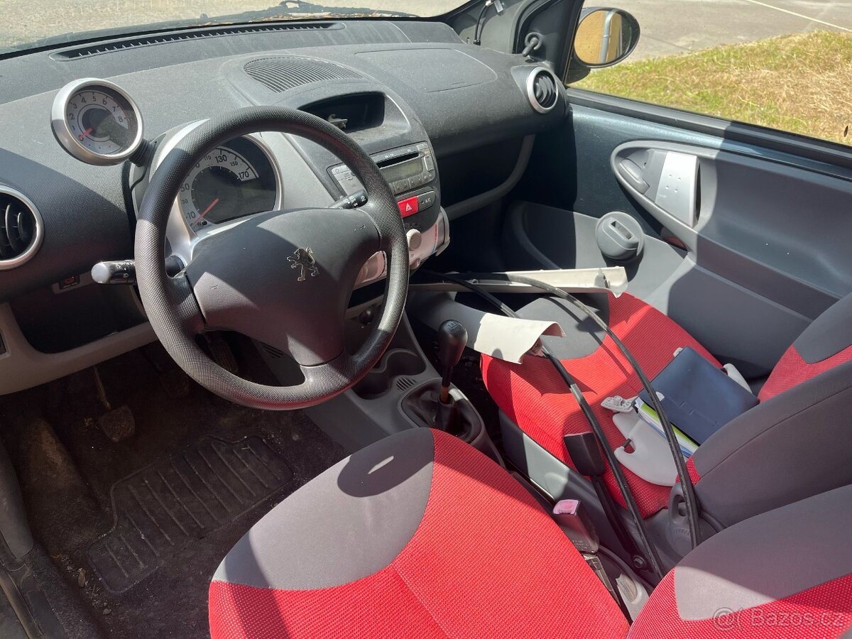 Prodám peugeot 107,AC,70.000km.Benzin,5-ti dveř.dovoz - 8