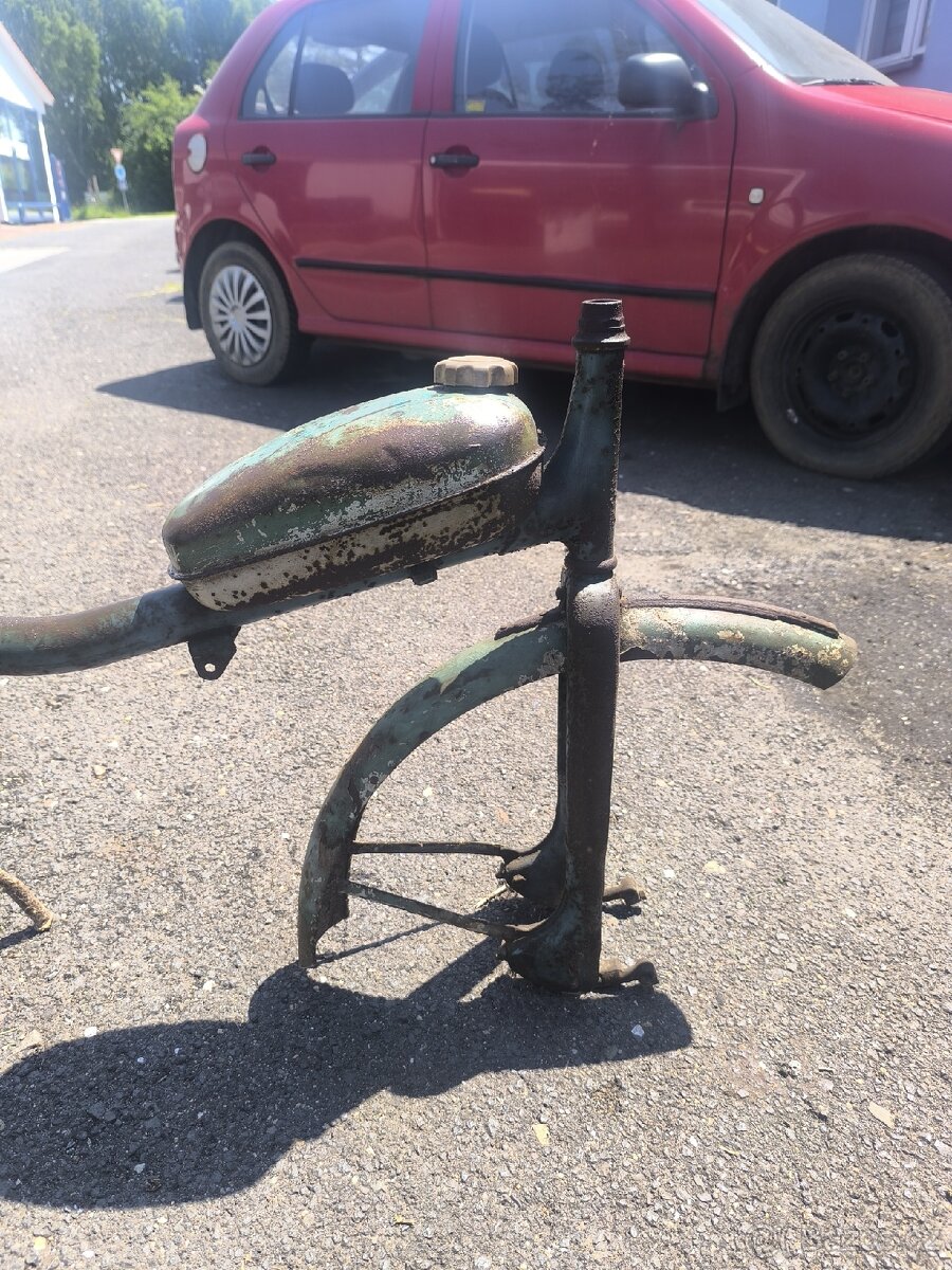 Stadion S11, rám +komplet plechařina. - 8