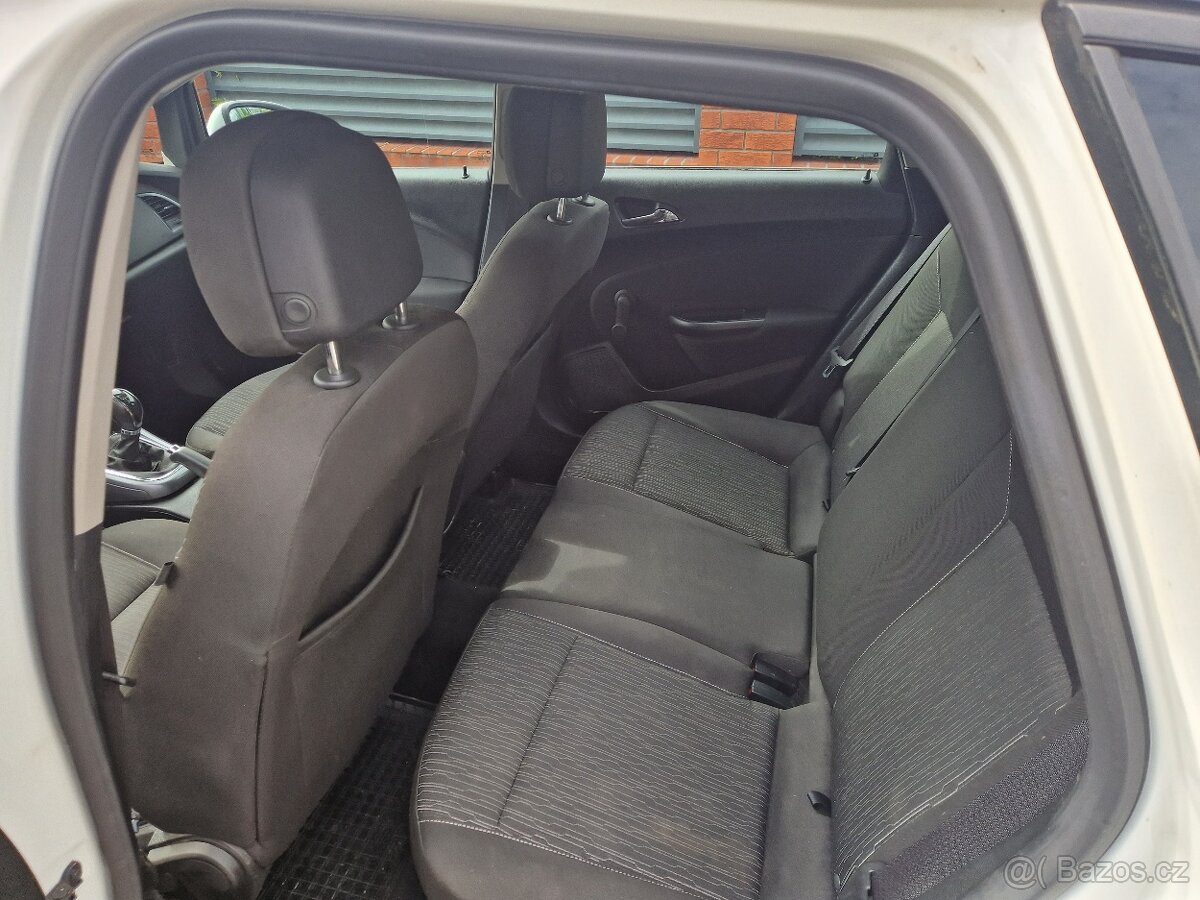 Opel Astra J sports Tourer 1.7 cdti - původ ČR - 2 majitel - 8