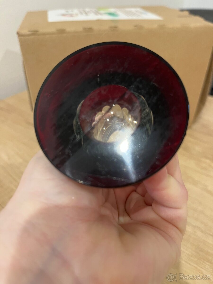 Stará rubínová váza - prasklá,na dekoraci - 8