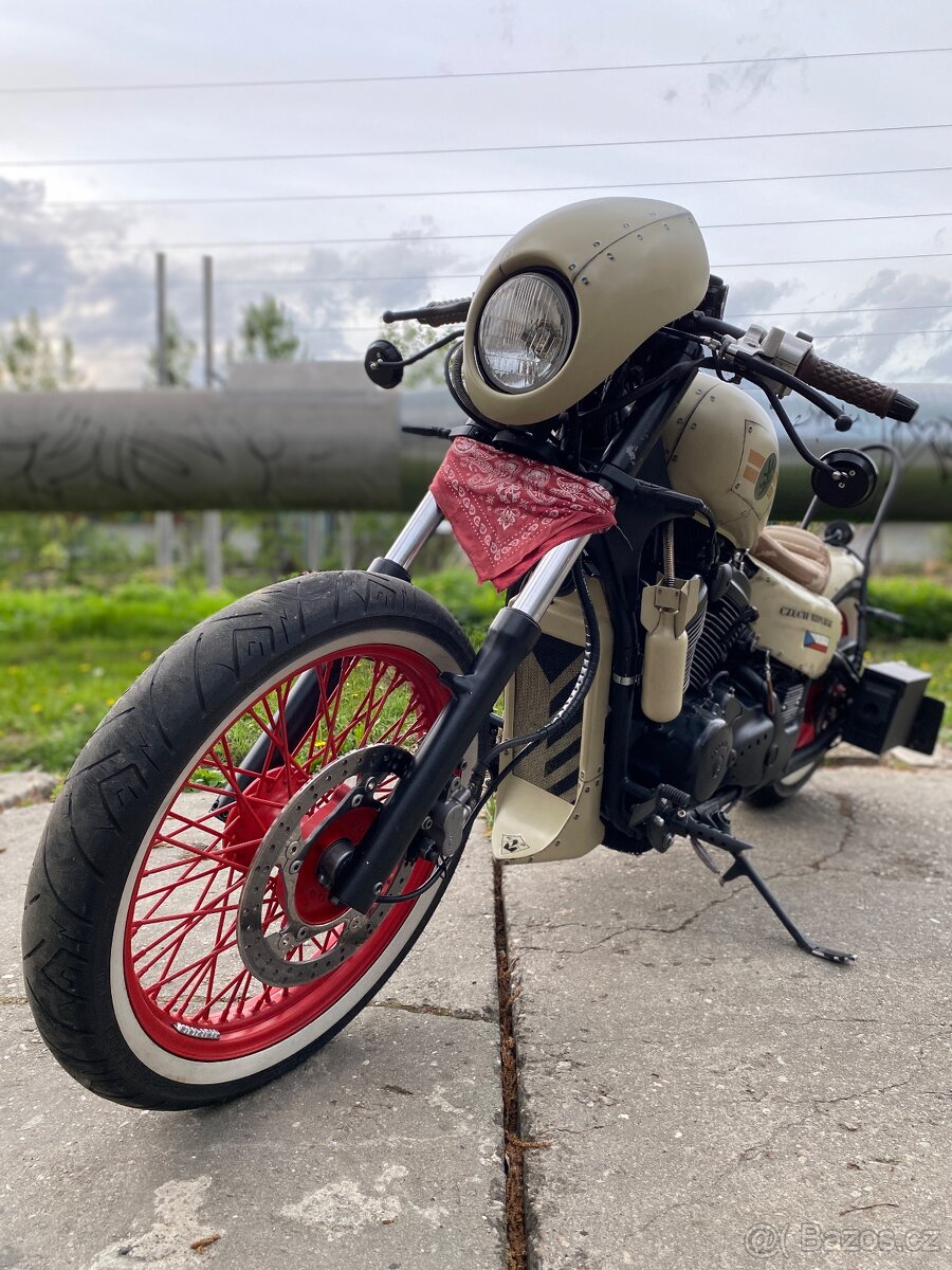 Honda SHADOW 600 Military - 8