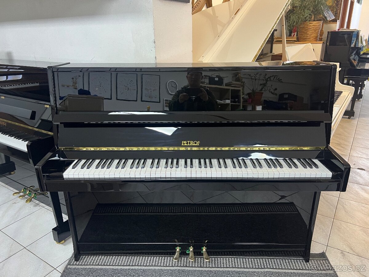 Černý Petrof mod. 115 v záruce, doprava zdarma. PRODÁNO - 8