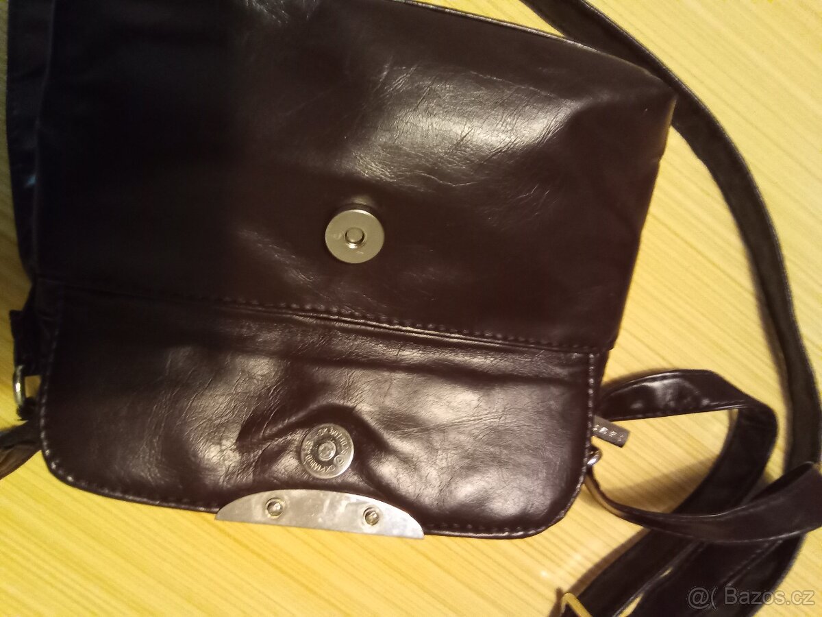 Hnědá kožená kabelka - 8