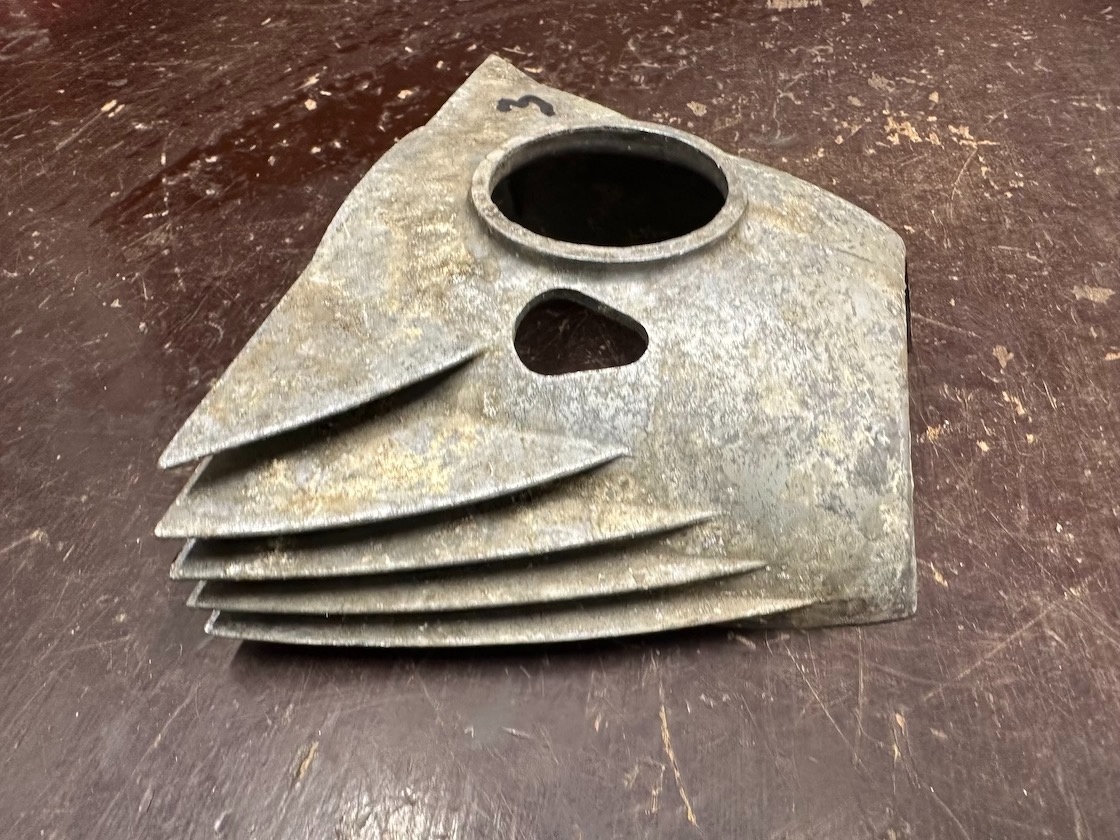 Predám kryt karburátoru JAWA 350/360 351 nepoškodený - 8