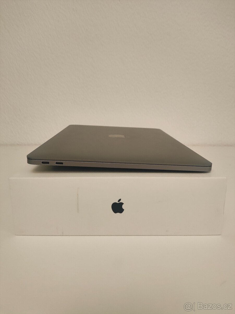 MacBook Pro 2017 | i5 • 8GB • 256GB SSD - 8