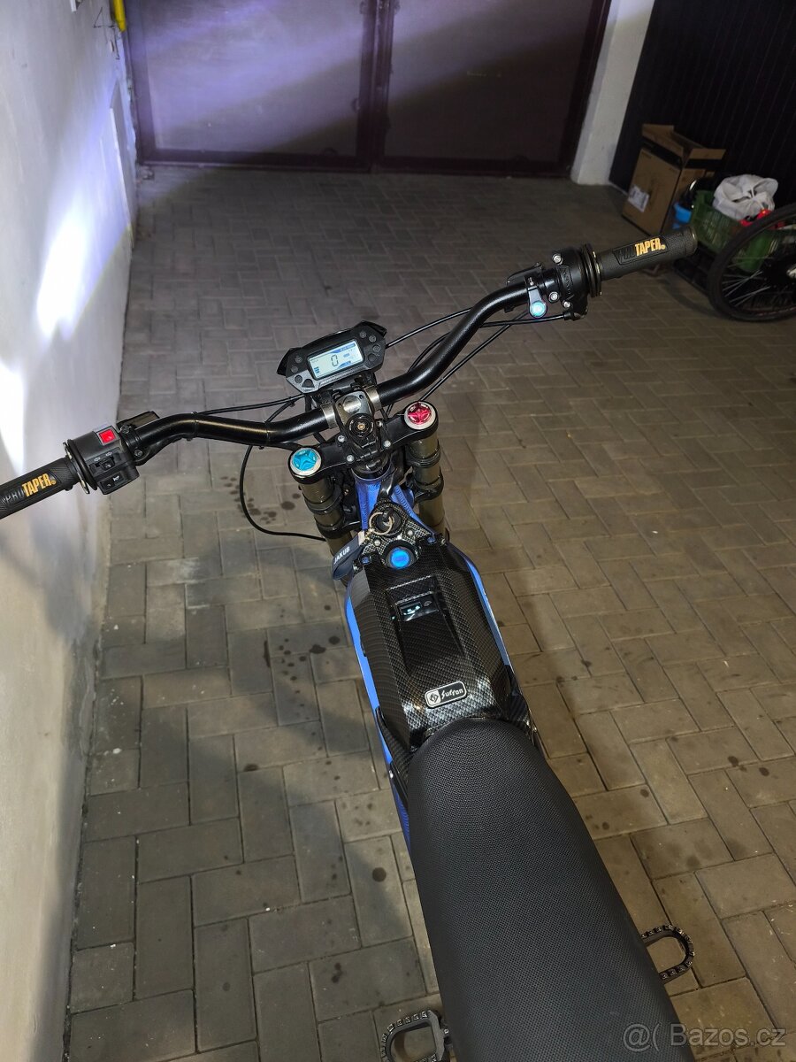 Surron light bee x - 8