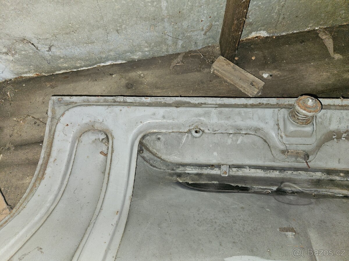 Tatra 603 zadní kapota - 8