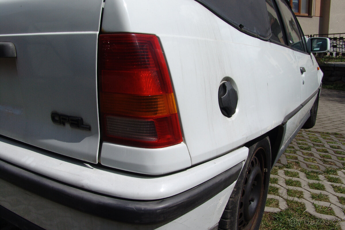 Opel Kadett cabrio Bertone - 8