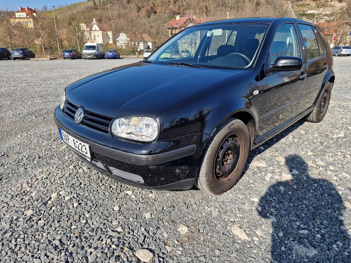 VW Golf 1.6 - 8