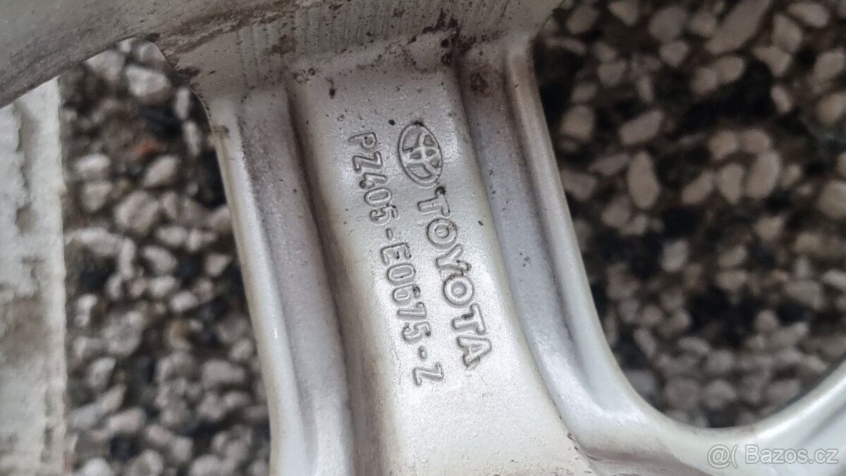 Kola Toyota + zimní pneu 165/70r14 - 8