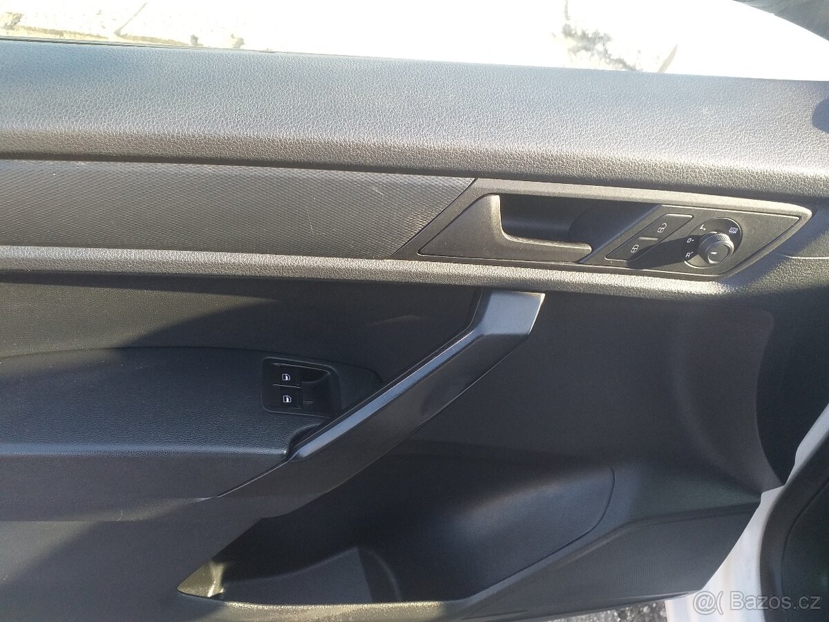 VW CADDY 2,0 TDi,KLIMA,ESP,ABS,ČR,SERVISKA - 8