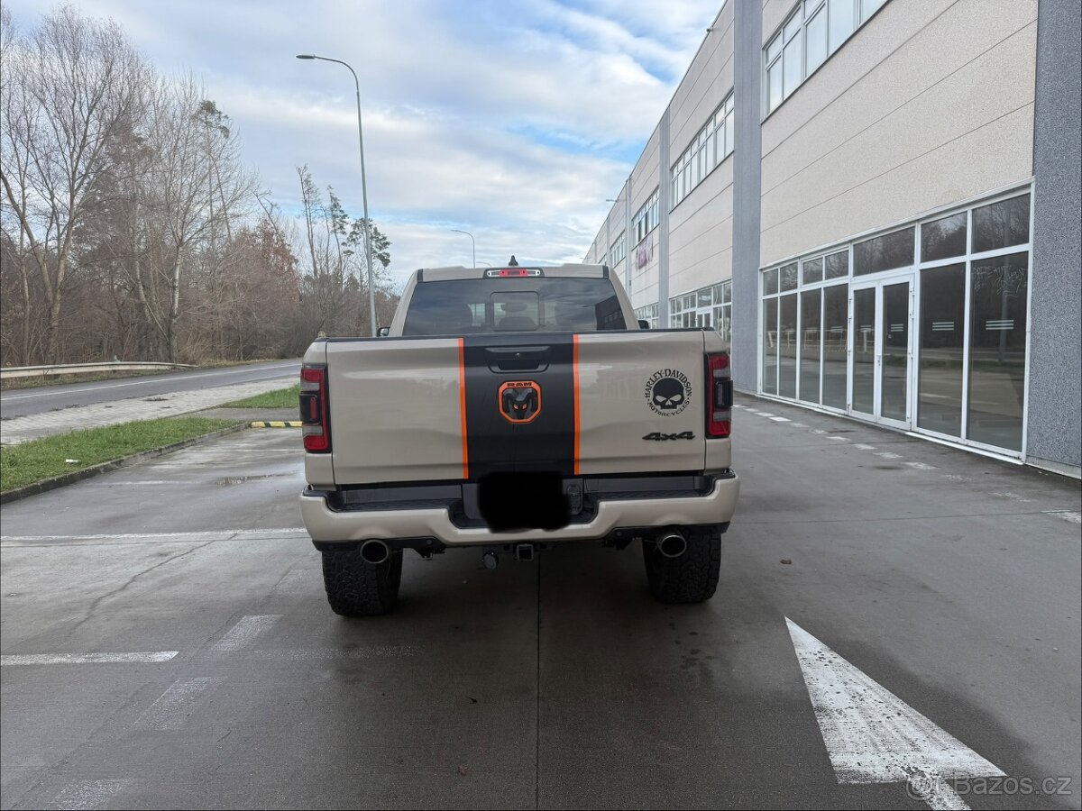 Dodge RAM 1500 5,7 hemi - 8