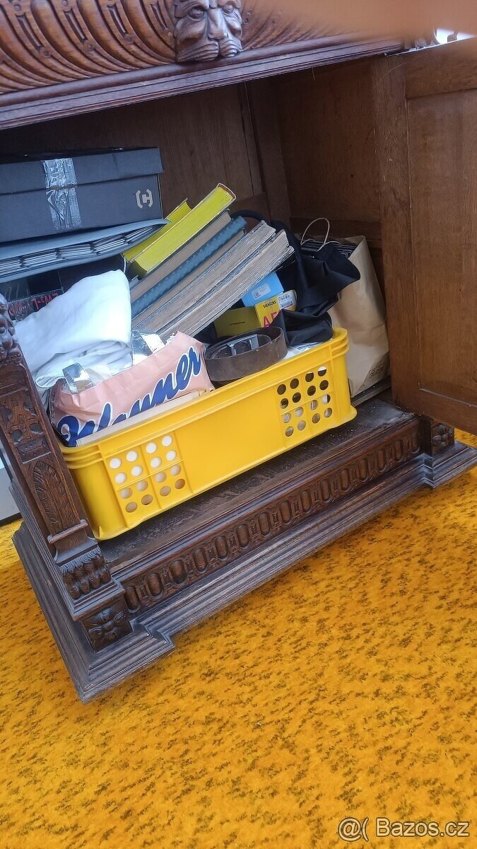 Vyřezávaná komoda - 8