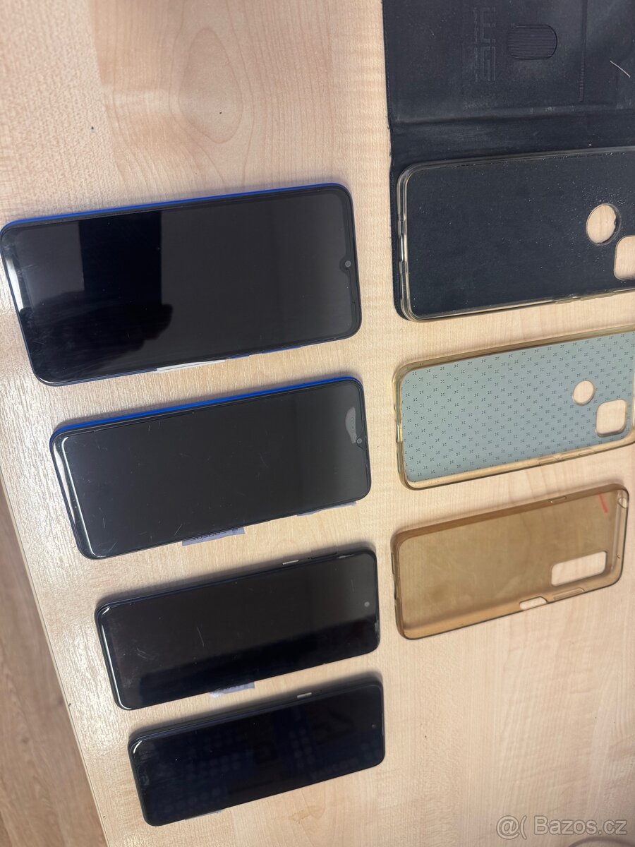 Mix mobilních telefonů (funkční / nefunkční / tlačítkové) - 8