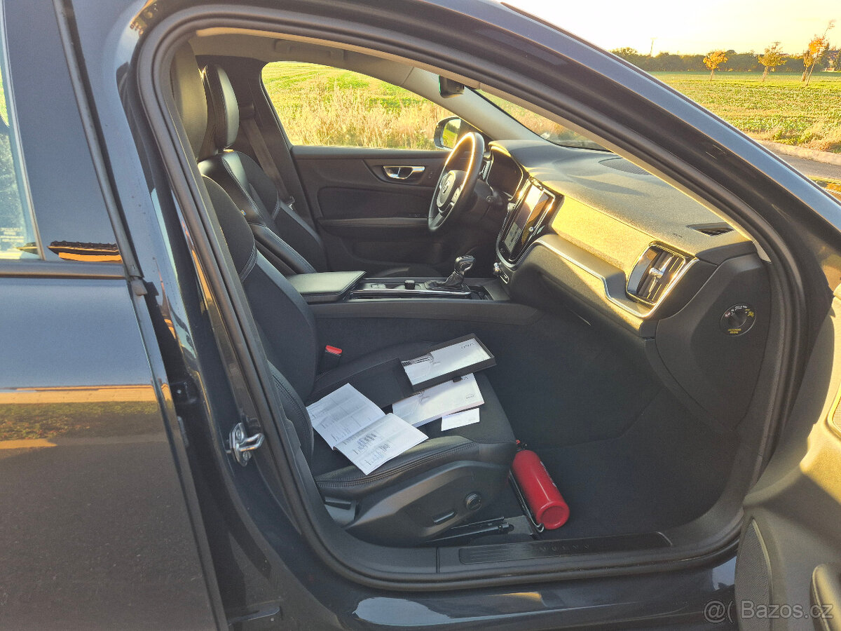 Volvo V60-150 PS-Kamera-Automat-Pravidelný servis TOP CENA - 8