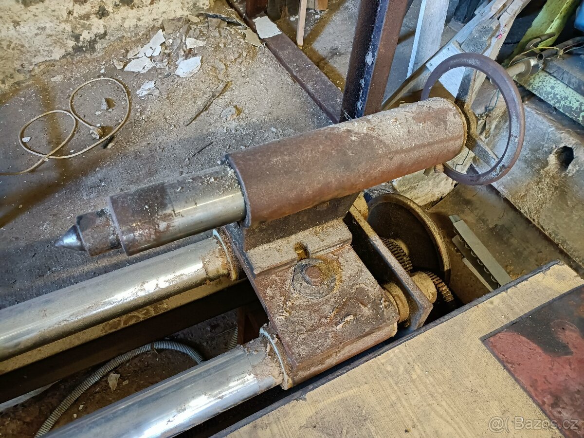 SLEVA Prodám soustruh na dřevo a kov+ frézovací přípravek - 8